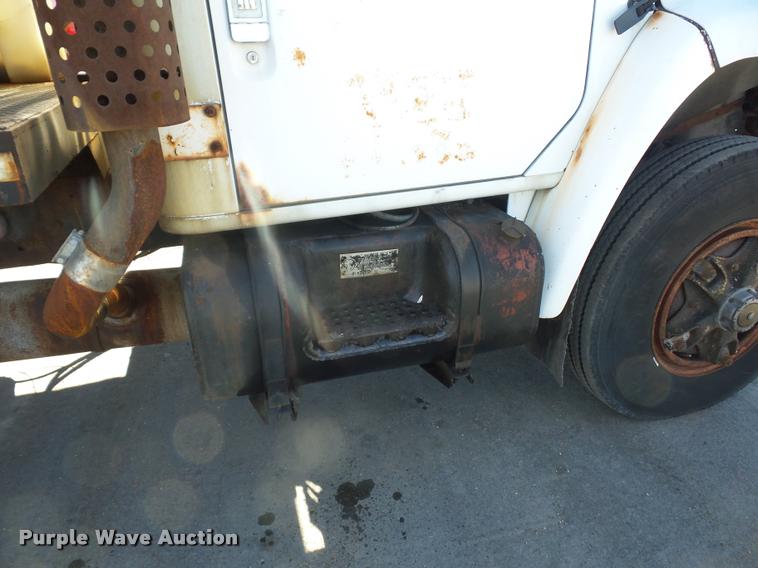 image for item L4591 1979 International flatbed truck