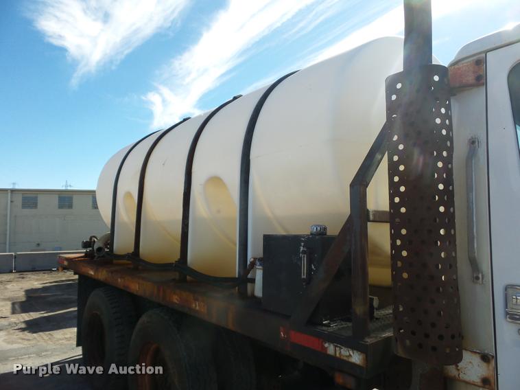 image for item L4591 1979 International flatbed truck