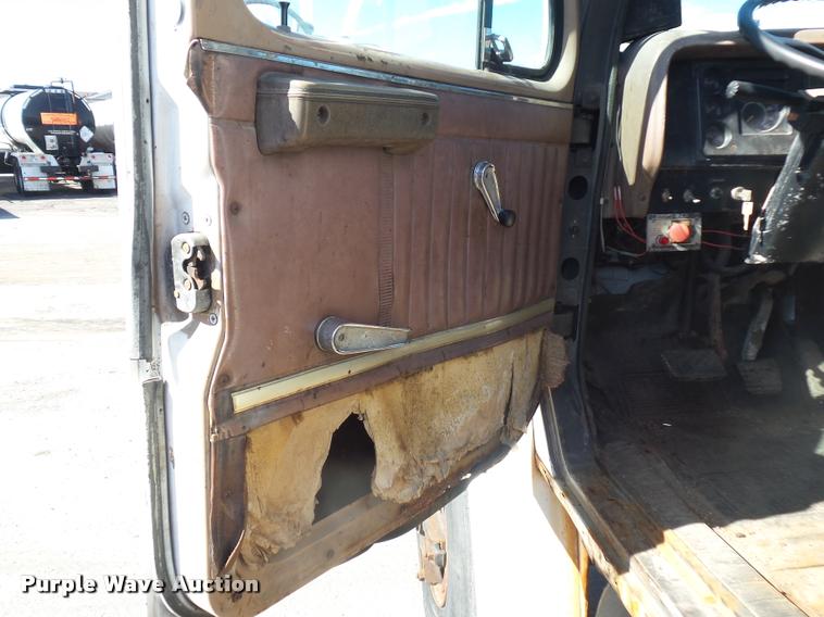 image for item L4591 1979 International flatbed truck