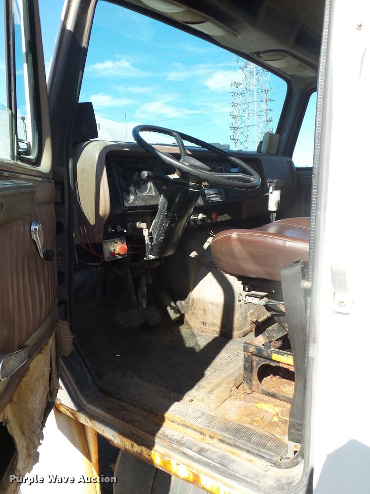 image for item L4591 1979 International flatbed truck