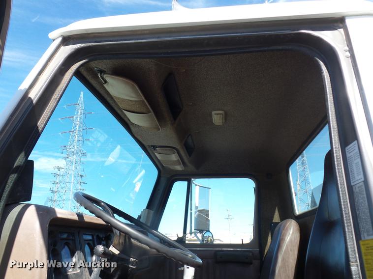 image for item L4591 1979 International flatbed truck