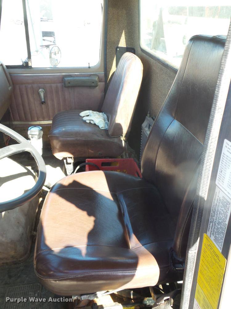 image for item L4591 1979 International flatbed truck