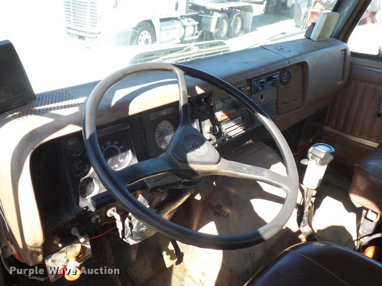 image for item L4591 1979 International flatbed truck