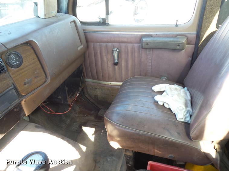 image for item L4591 1979 International flatbed truck