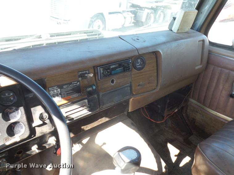 image for item L4591 1979 International flatbed truck