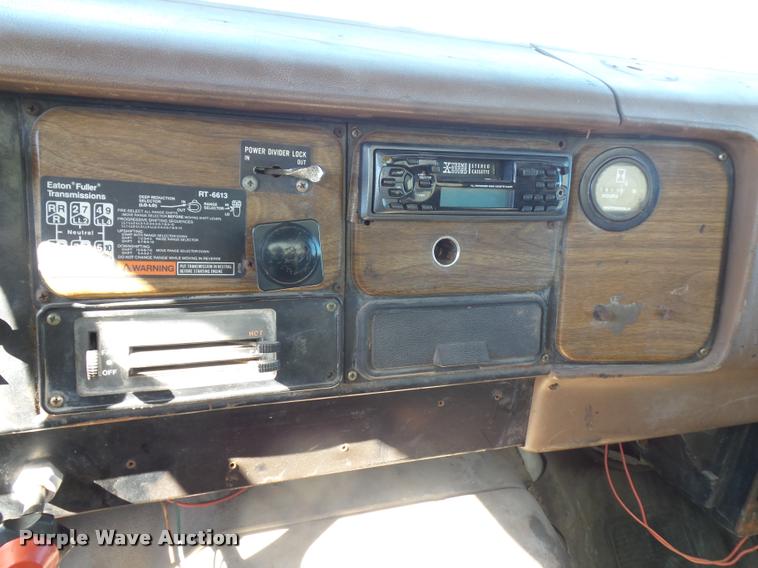 image for item L4591 1979 International flatbed truck