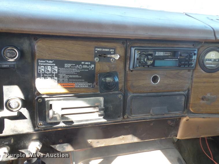 image for item L4591 1979 International flatbed truck