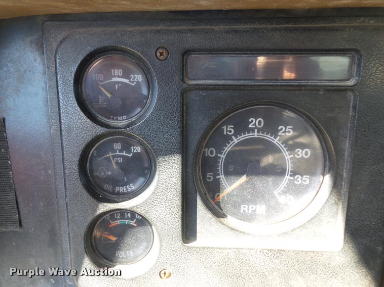 image for item L4591 1979 International flatbed truck