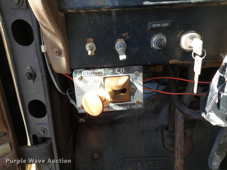 image for item L4591 1979 International flatbed truck