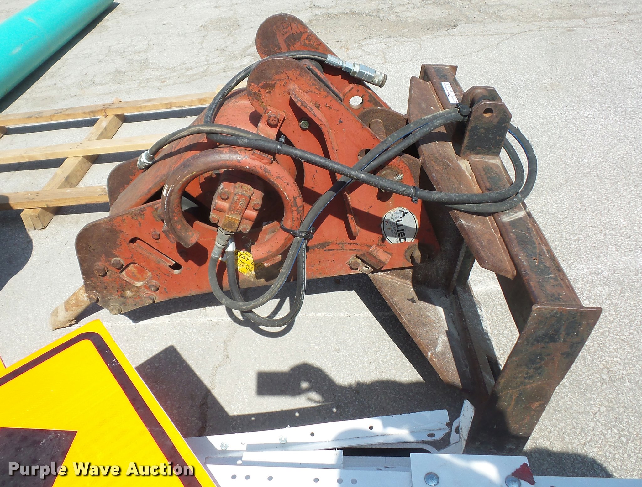 Allied hydraulic hammer in Sugar Creek, MO Item BH9291 sold Purple Wave