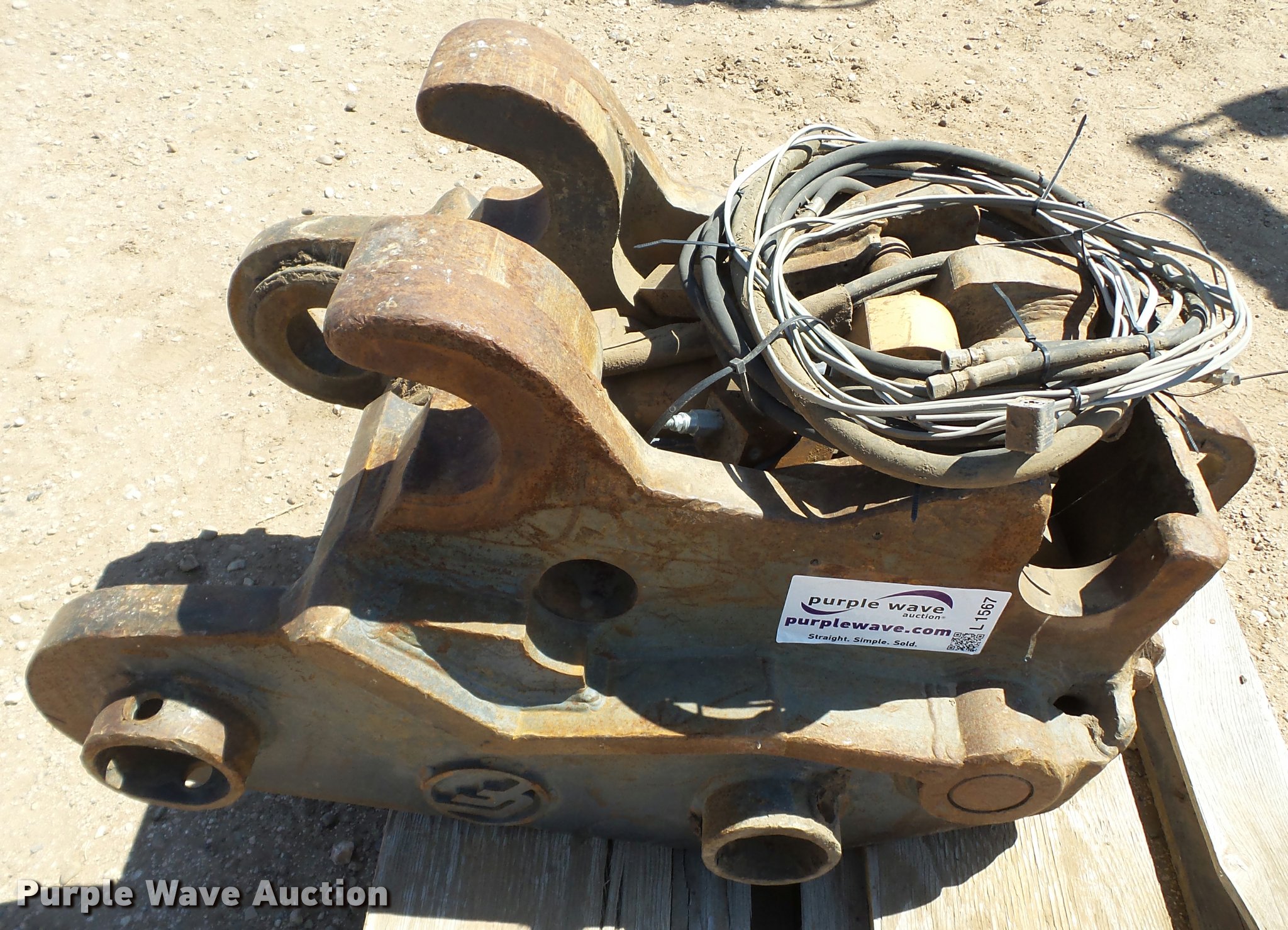 Central Fabricators Inc. excavator quick attach in Hart, TX Item L1567 sold Purple Wave