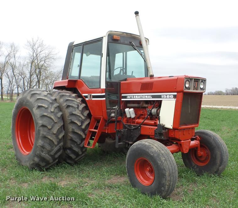 image for item AG9008 International 1586 tractor
