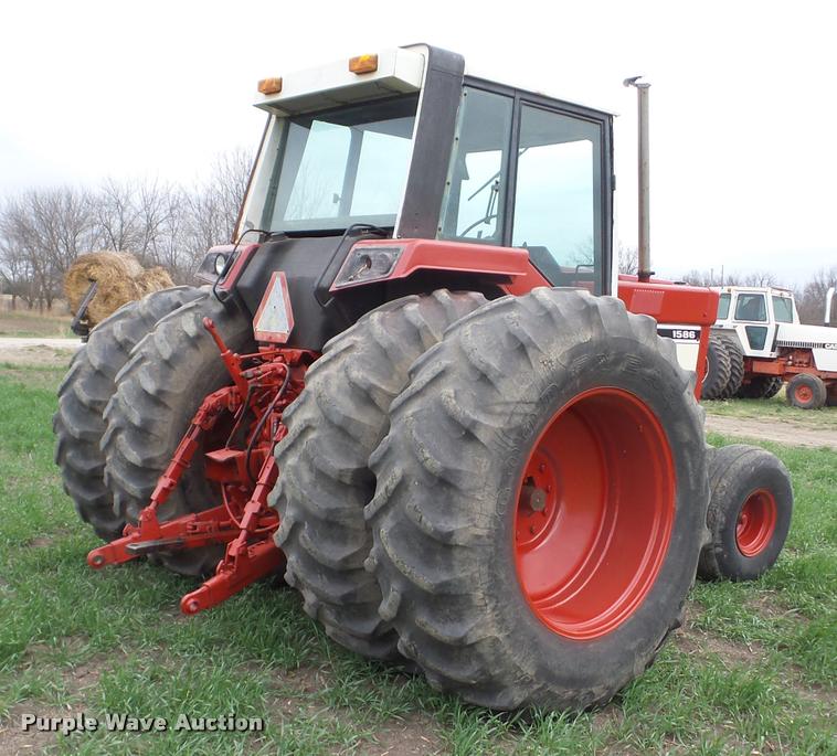 image for item AG9008 International 1586 tractor