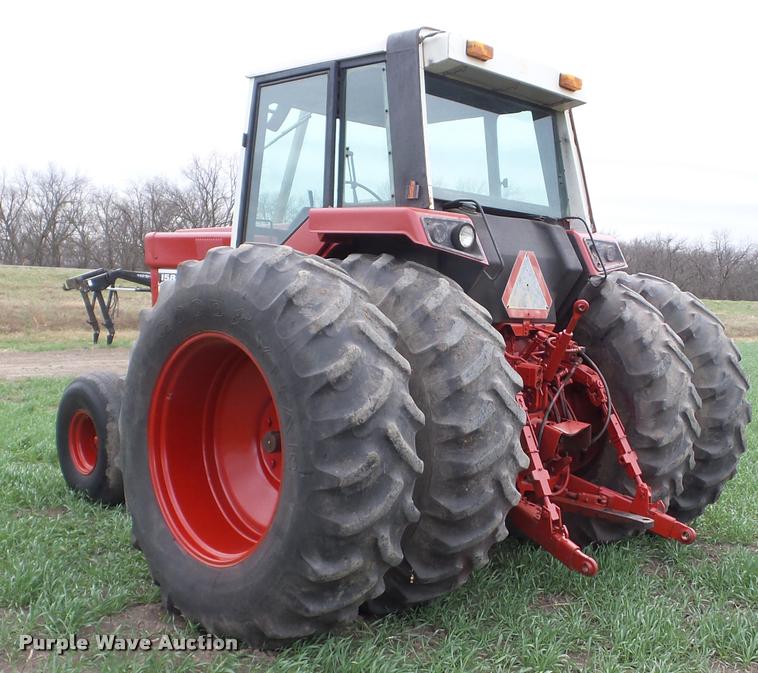 image for item AG9008 International 1586 tractor