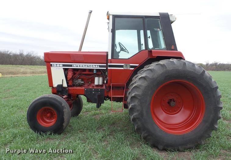 image for item AG9008 International 1586 tractor