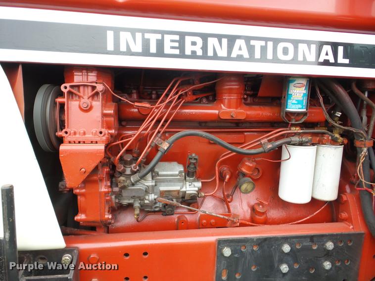 image for item AG9008 International 1586 tractor