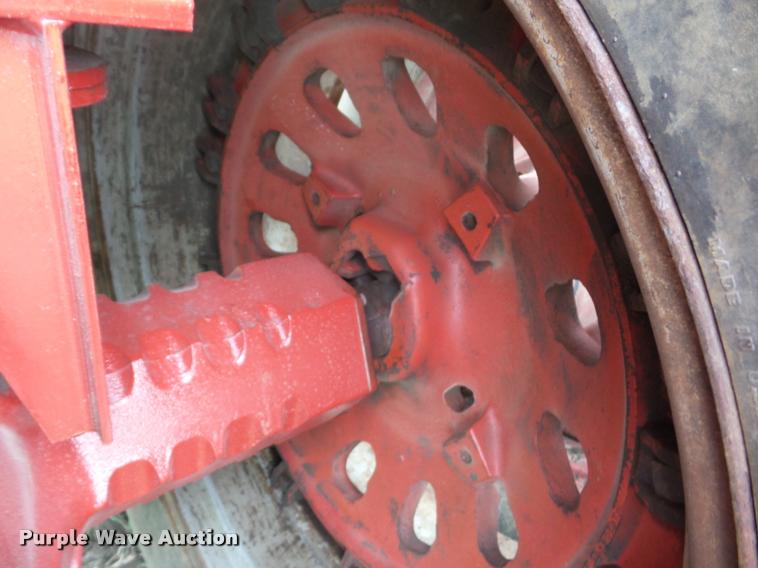 image for item AG9008 International 1586 tractor