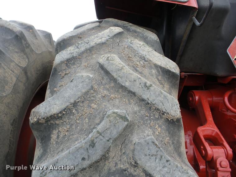 image for item AG9008 International 1586 tractor