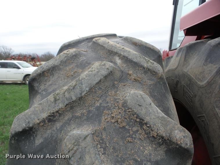 image for item AG9008 International 1586 tractor