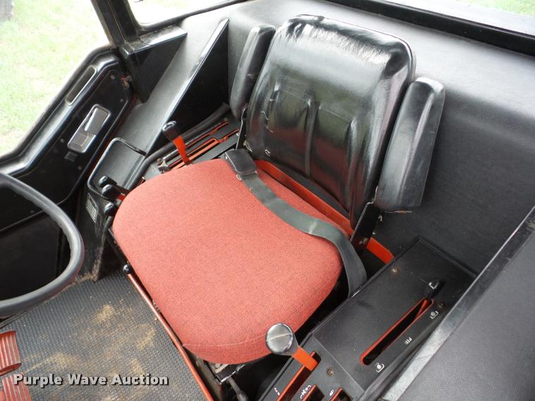 image for item AG9008 International 1586 tractor