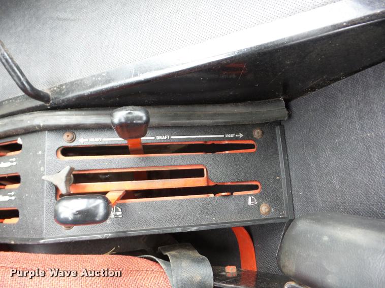 image for item AG9008 International 1586 tractor