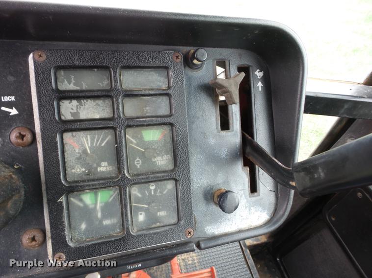 image for item AG9008 International 1586 tractor