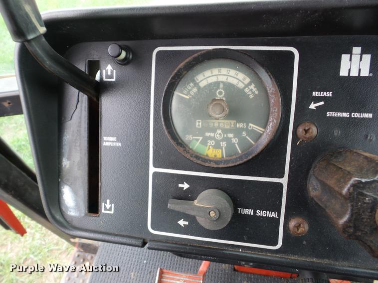 image for item AG9008 International 1586 tractor