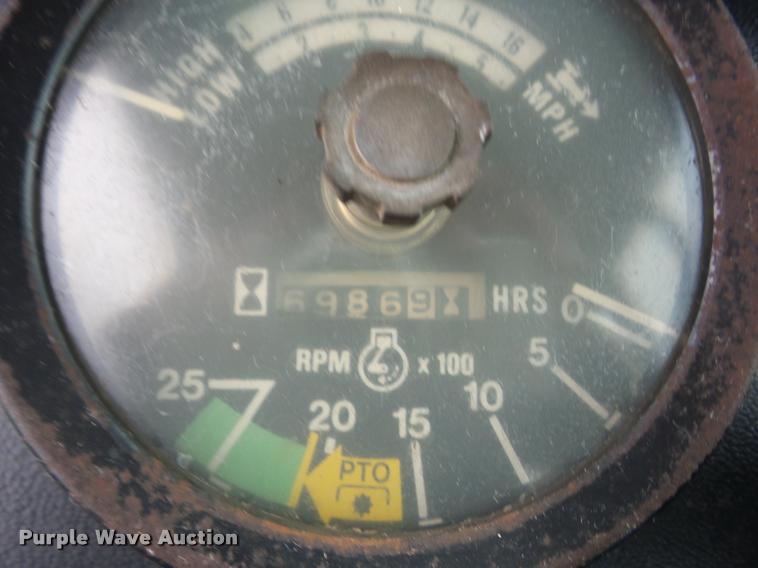 image for item AG9008 International 1586 tractor