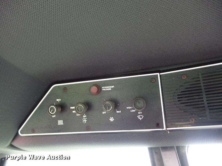 image for item AG9008 International 1586 tractor