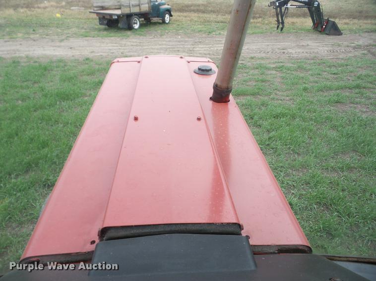 image for item AG9008 International 1586 tractor