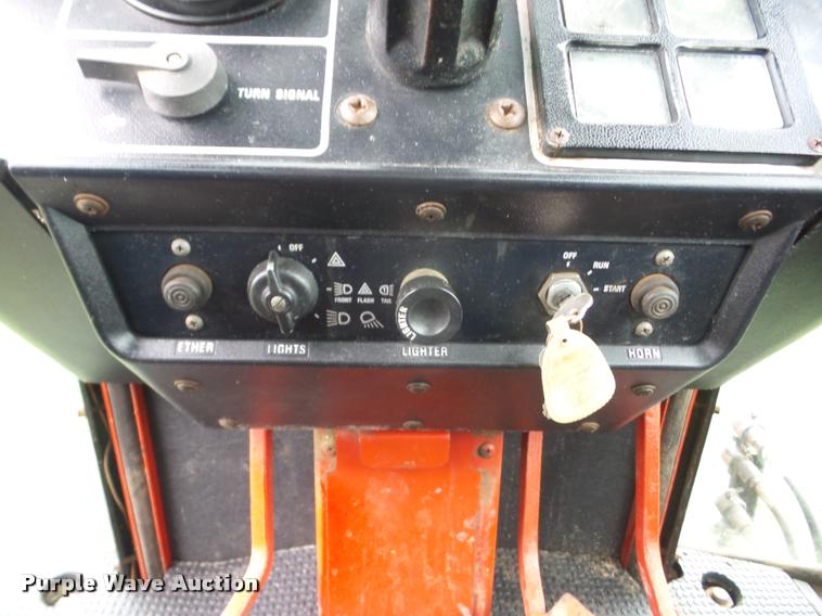 image for item AG9008 International 1586 tractor