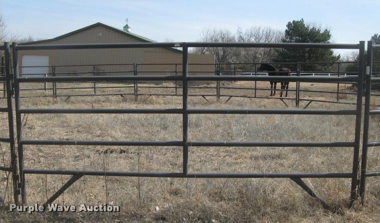 image for item AX9304 Behlen Horseman's Choice round pen