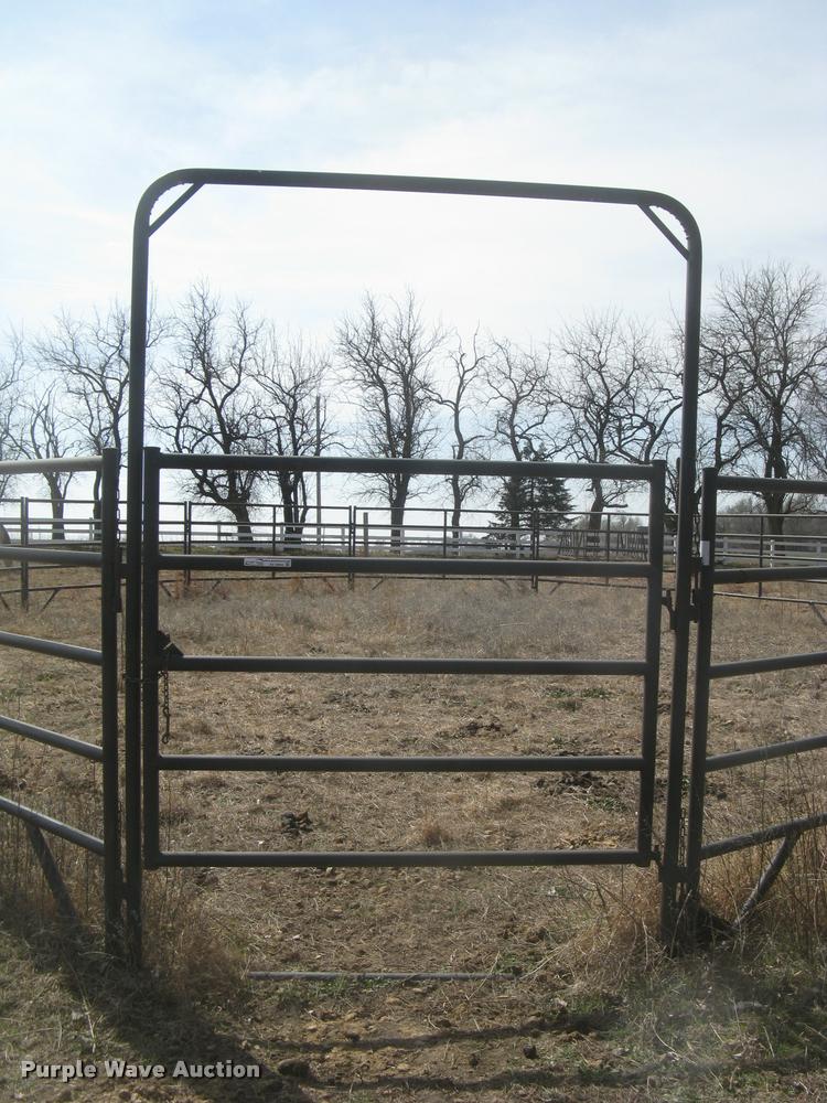 image for item AX9304 Behlen Horseman's Choice round pen