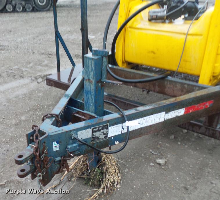 image for item BH9267 1997 Duo Lift sprayer trailer