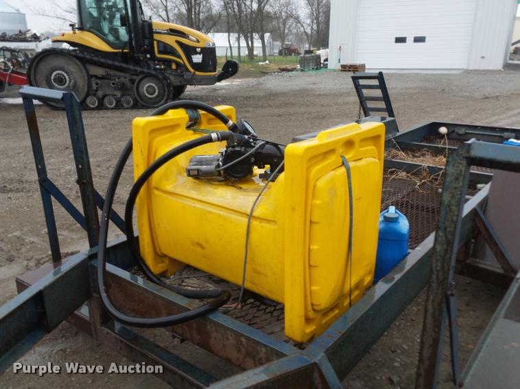 image for item BH9267 1997 Duo Lift sprayer trailer