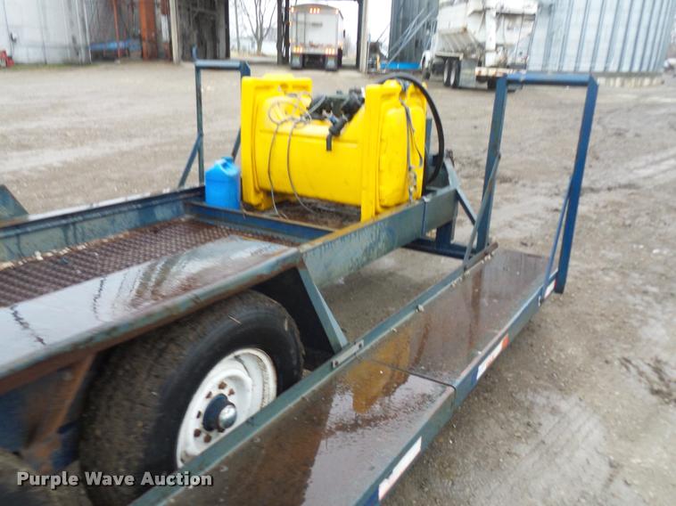 image for item BH9267 1997 Duo Lift sprayer trailer