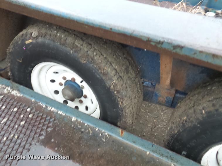 image for item BH9267 1997 Duo Lift sprayer trailer