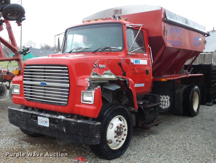 image for item BH9268 1995 Ford L9000 seed tender truck
