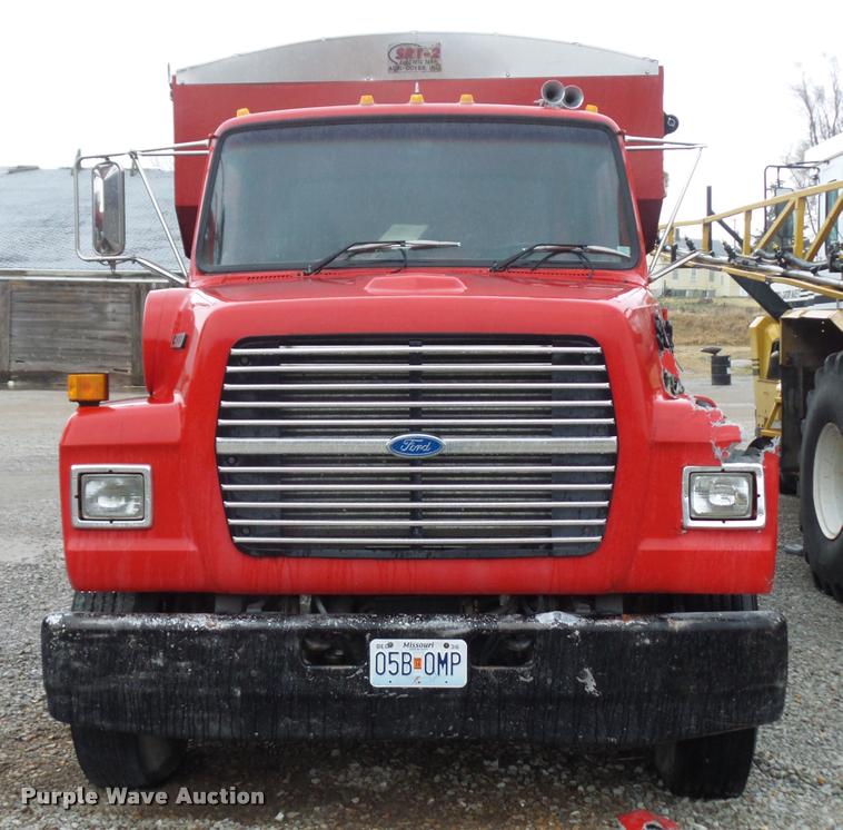 image for item BH9268 1995 Ford L9000 seed tender truck