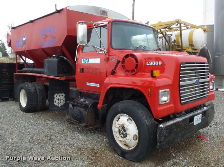 image for item BH9268 1995 Ford L9000 seed tender truck