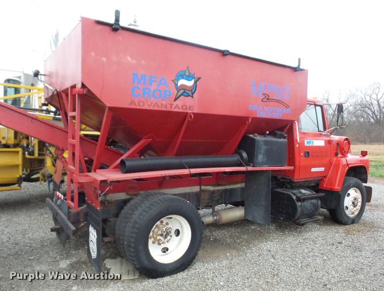 image for item BH9268 1995 Ford L9000 seed tender truck