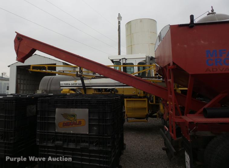 image for item BH9268 1995 Ford L9000 seed tender truck