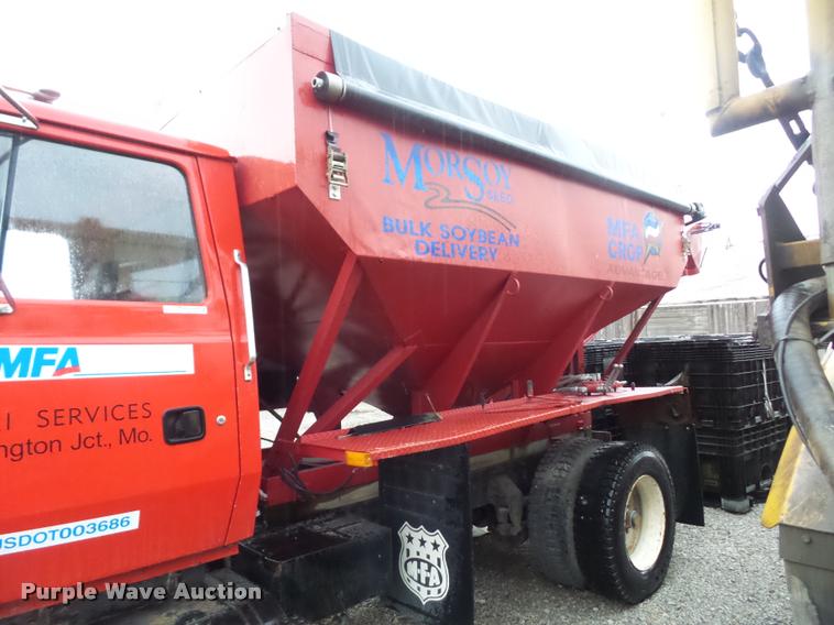 image for item BH9268 1995 Ford L9000 seed tender truck
