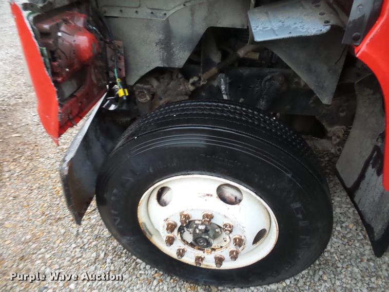 image for item BH9268 1995 Ford L9000 seed tender truck