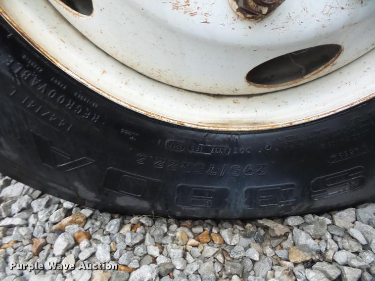 image for item BH9268 1995 Ford L9000 seed tender truck