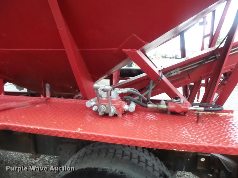 image for item BH9268 1995 Ford L9000 seed tender truck