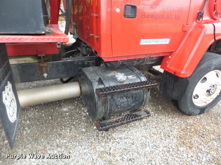 image for item BH9268 1995 Ford L9000 seed tender truck