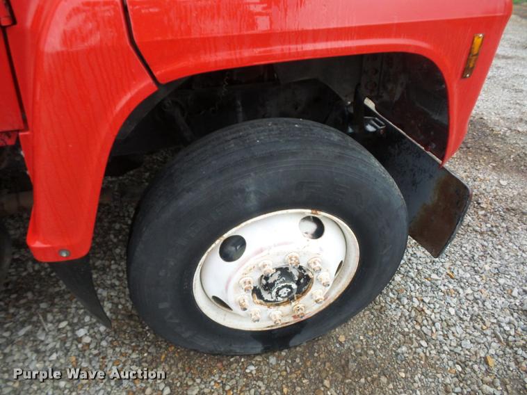 image for item BH9268 1995 Ford L9000 seed tender truck