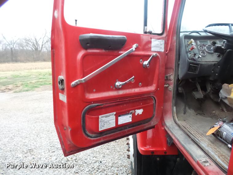 image for item BH9268 1995 Ford L9000 seed tender truck