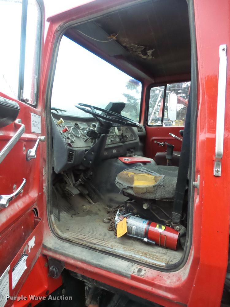 image for item BH9268 1995 Ford L9000 seed tender truck